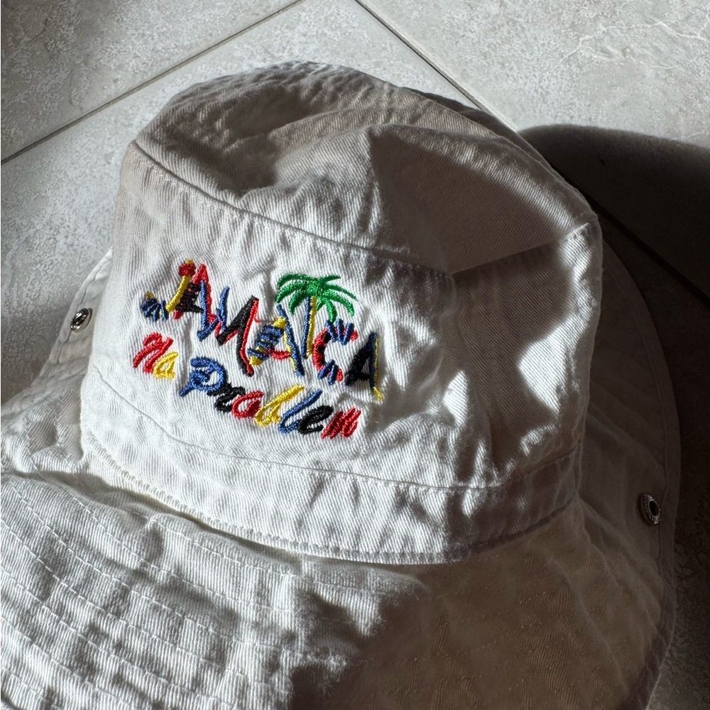 Jamaica🪇 White Bucket Hat with Embroidered Jamaica No Problem Logo 🇯🇲worn once